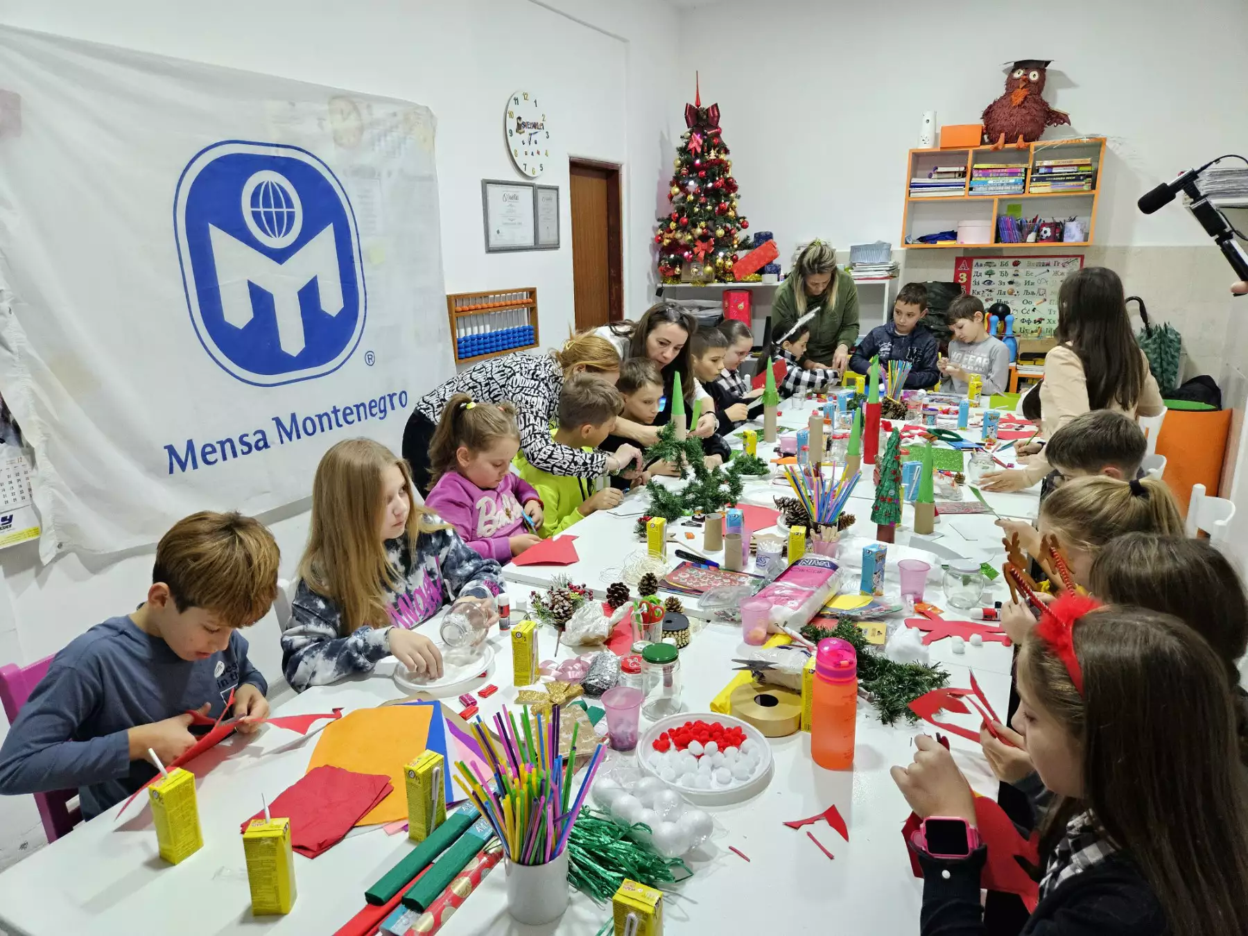 Mensa i Sveznalci organizovali besplatnu novogodišnju radionicu za djecu