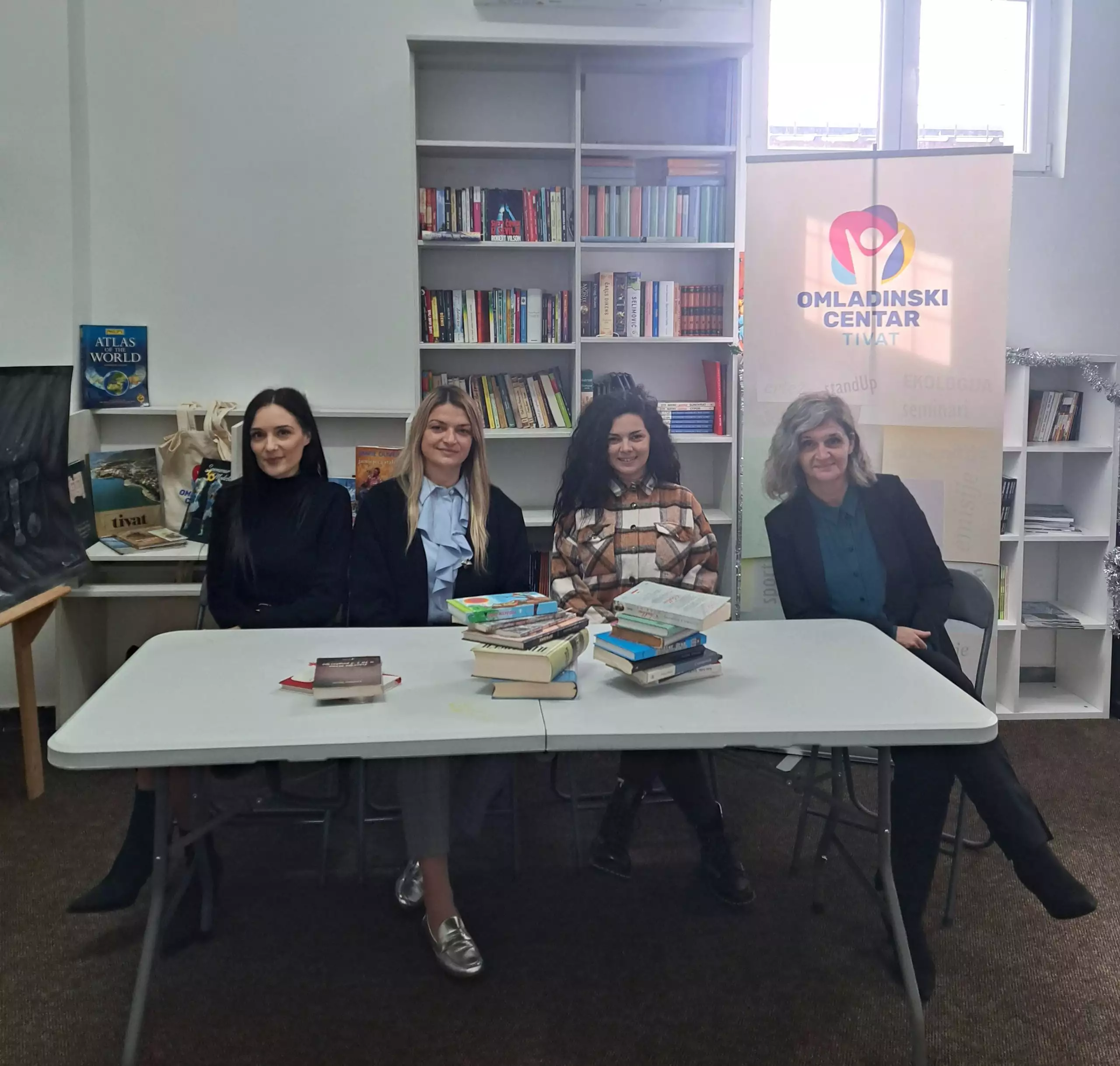 Predstavnice Mense Crne Gore uručile donaciju knjiga Omladinskom centru Tivat